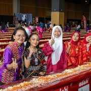 Muhibbah Yee Sang Karnival Kongsi Raya